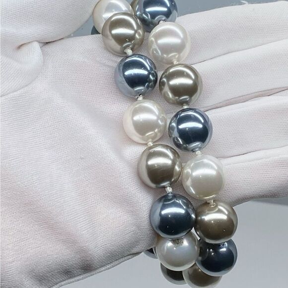 Iris and Lily Mother of Pearl Grey Silver Ivory Pearls Necklace - Picture 4 of 6